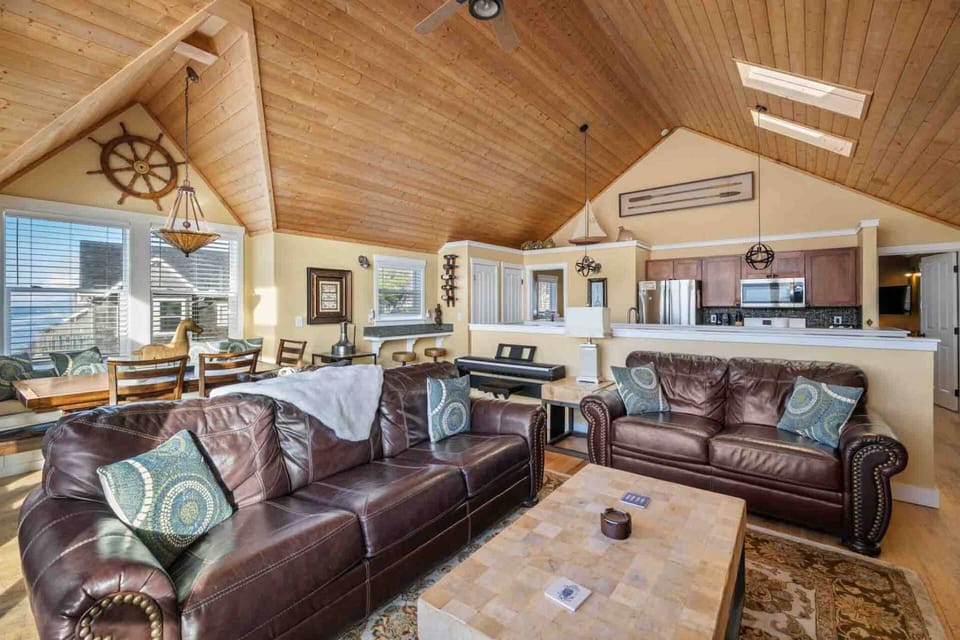 The common space has a lovely design with incredible views of the Pacific Ocean.