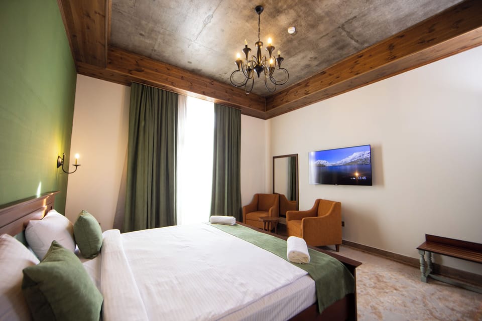 Standard Room, Mountain View | In-room safe, blackout drapes, WiFi (free), bed sheets