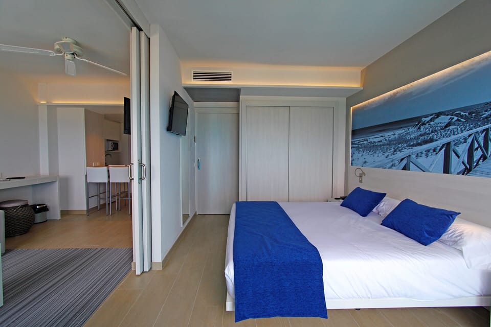 Desk, blackout drapes, free WiFi, bed sheets