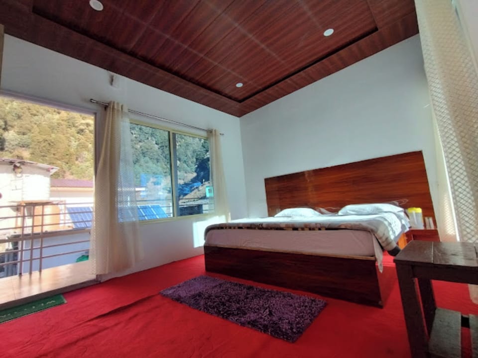 Cottage, Mountain View | Laptop workspace, bed sheets
