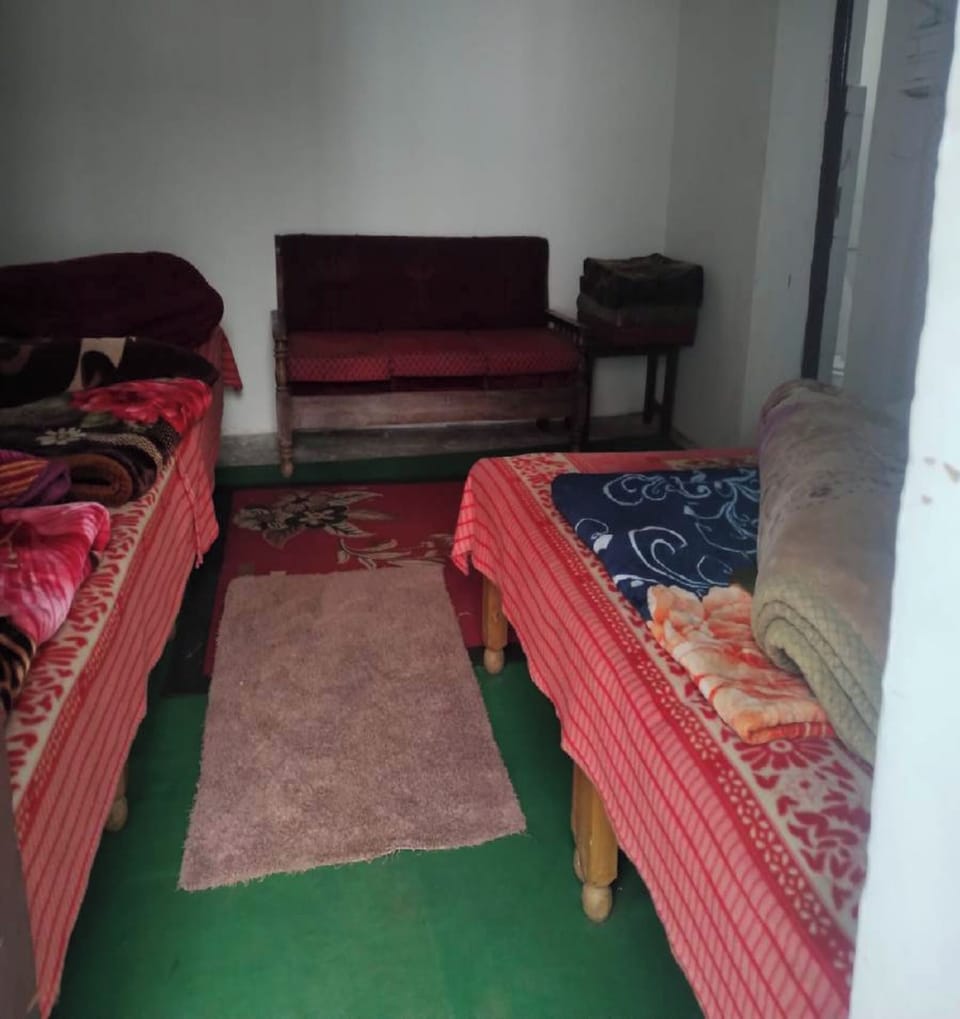 Basic Shared Dormitory, Mixed Dorm | Laptop workspace, bed sheets
