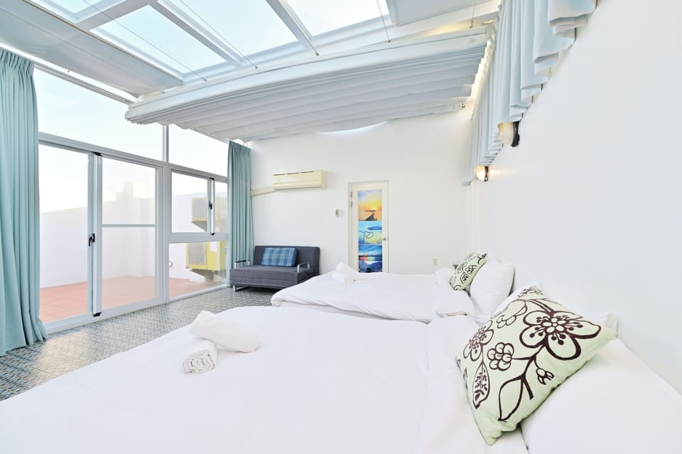 Sky Six Person Room | Individually decorated, laptop workspace, free WiFi