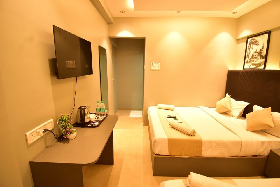 Deluxe Double Room | Hypo-allergenic bedding, desk, laptop workspace, free WiFi
