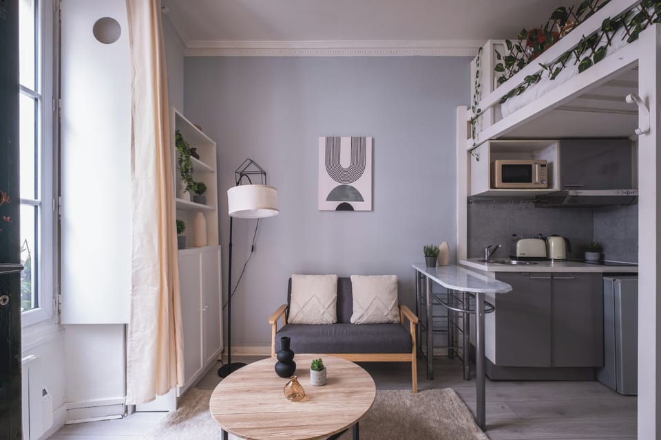 Basic Studio | Living area | 37-inch TV with cable channels, Netflix, streaming services