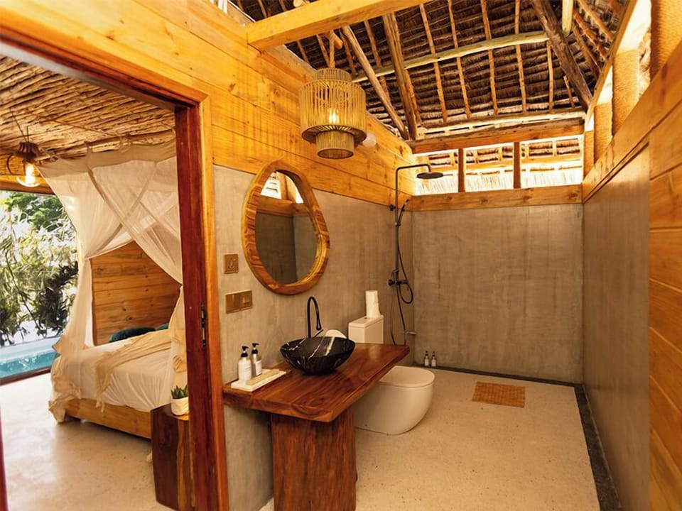 Separate tub and shower, hair dryer, slippers, bidet