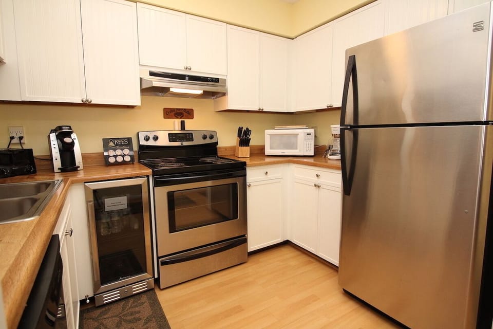 Full Kitchen at Admirals View III Condo 4-C