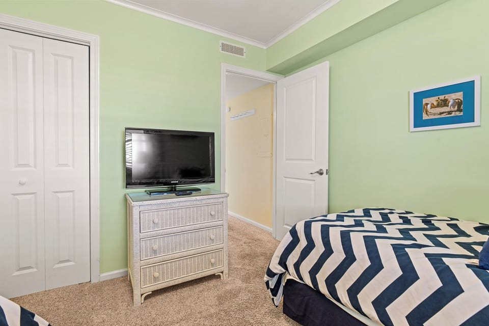2 Twin Bedroom