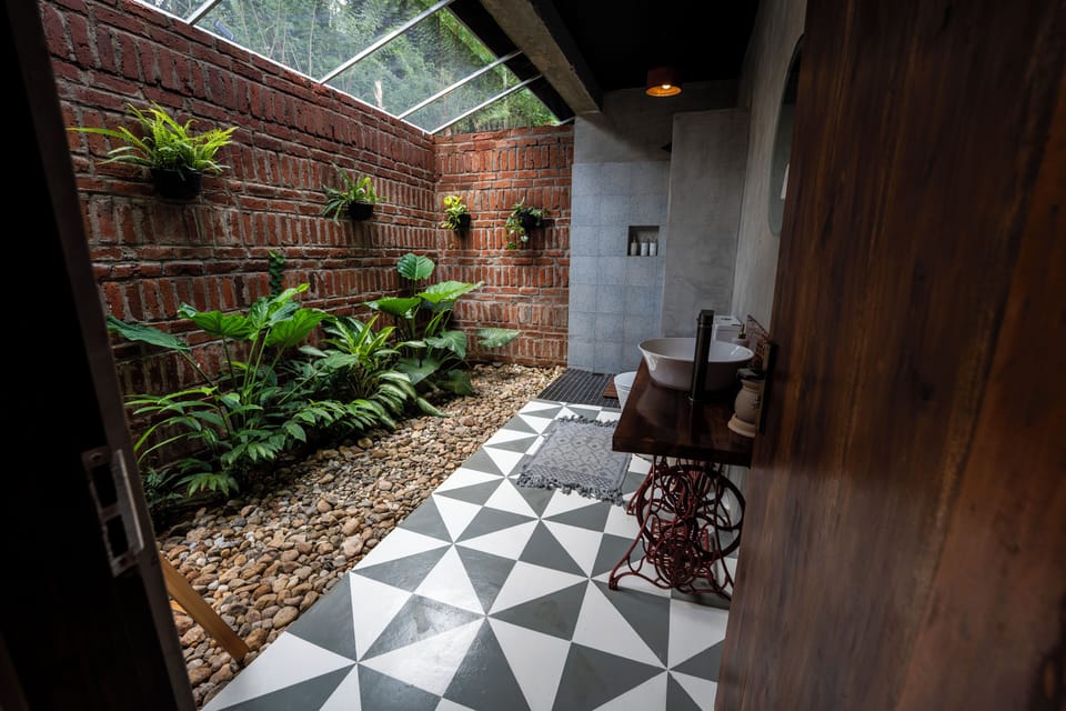 The Club House -with Pool | Bathroom | Shower, free toiletries, hair dryer, towels