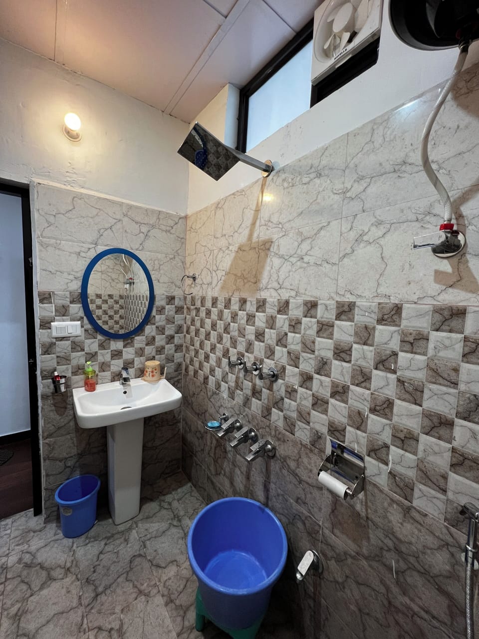 Classic Room, Balcony, Mountain View | Bathroom | Shower, towels, soap, shampoo