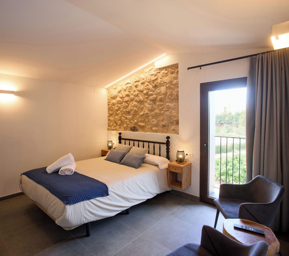Superior Suite, 1 Queen Bed, Balcony, Garden View | Desk, laptop workspace, free WiFi