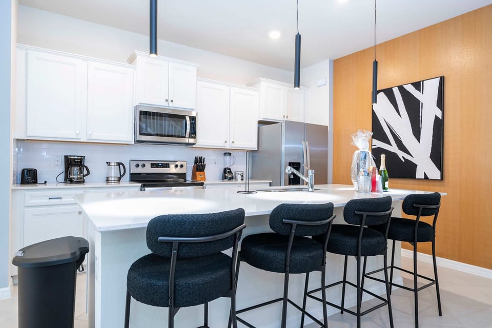 House | 7 bedrooms, desk, high-speed internet