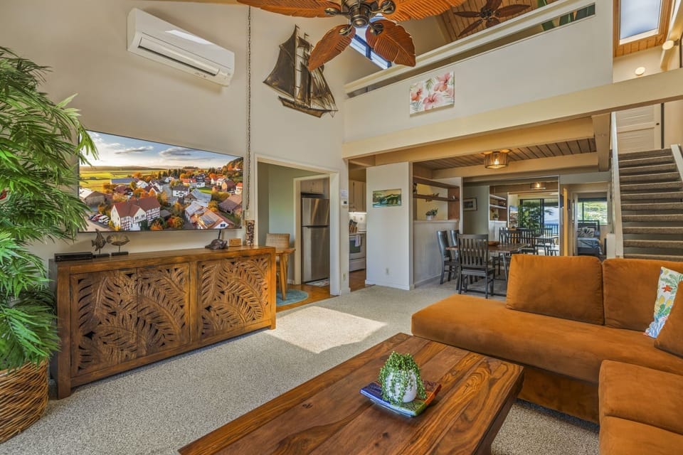 Condo, 2 Bedrooms | Living area