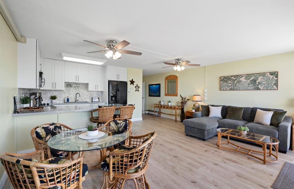 Condo, 2 Bedrooms | Living area | Smart TV
