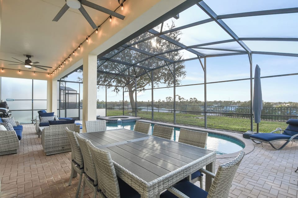 Enjoy Your Meals By The Pool