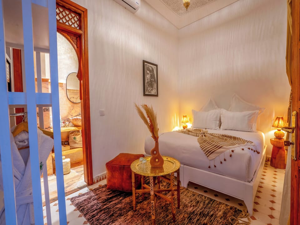 Deluxe Double or Twin Room, Non Smoking, Private Bathroom | Free WiFi