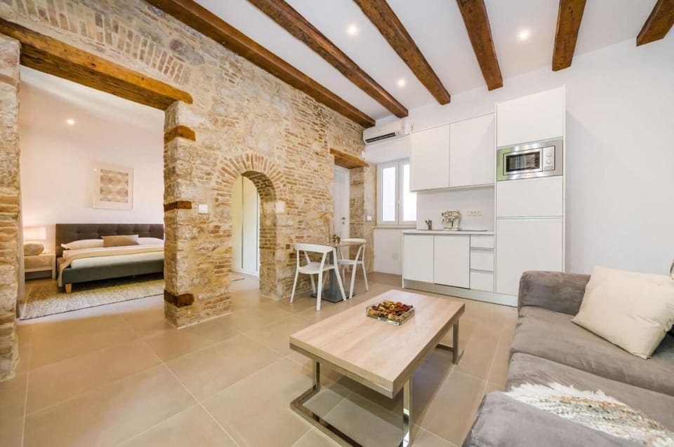 Apartment, City View | Private kitchenette | Electric kettle