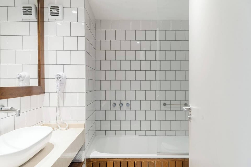 Standard Studio, Balcony, City View | Bathroom