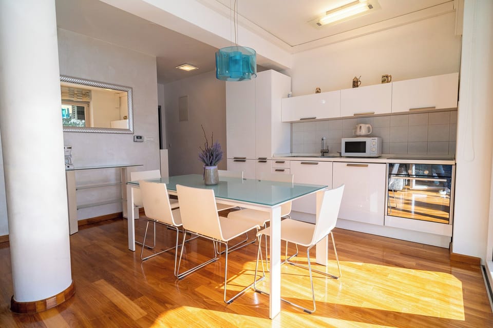 Apartment, Balcony, Sea View | Dining room