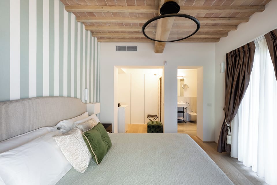 Comfort Room, 1 King Bed, Private Bathroom, Hill View | Down comforters, minibar, in-room safe, WiFi (free)