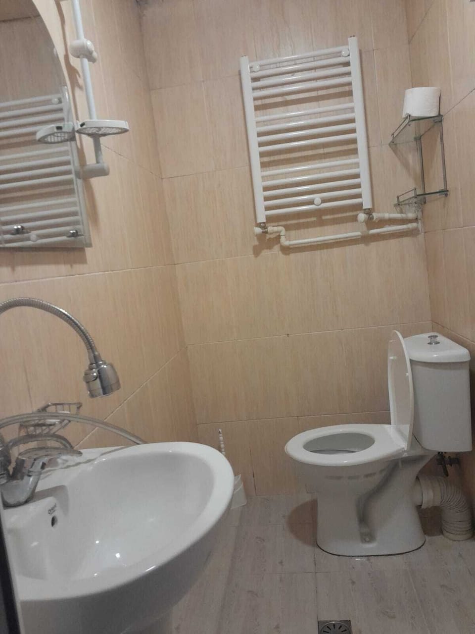 Classic Twin Room, City View | Bathroom | Shower, free toiletries, slippers, towels