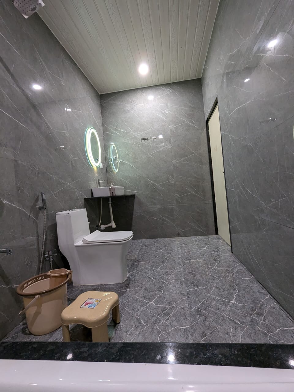Deluxe Room, Mountain View | Bathroom | Shower, towels, soap, shampoo