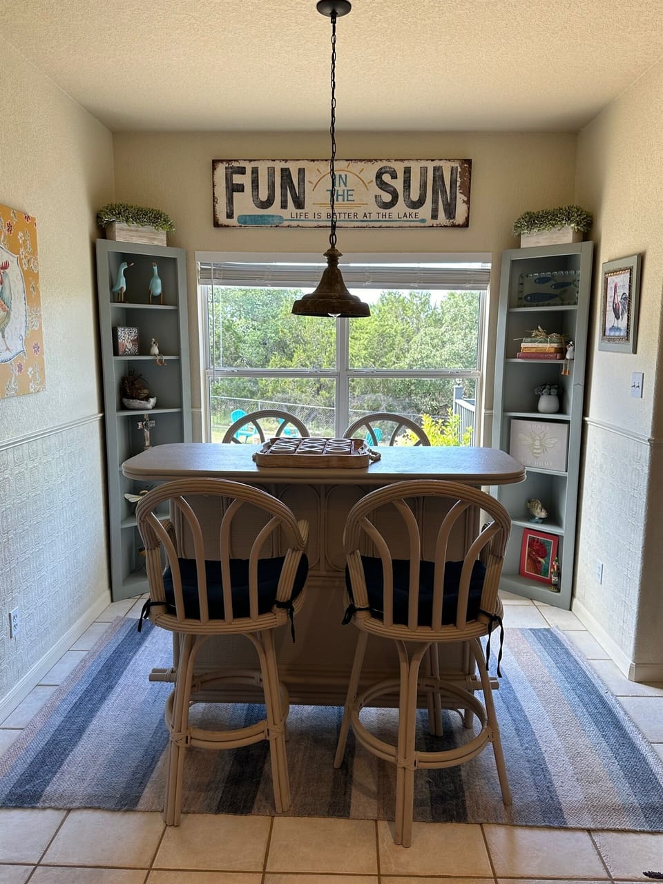 The Morning Nest Start your day in The Morning Nest—Honey’s bright breakfast nook beside the window. Whether it’s coffee for one or waffles for the whole hive, this sunlit corner adds warmth, charm, and a peaceful start to your stay.
