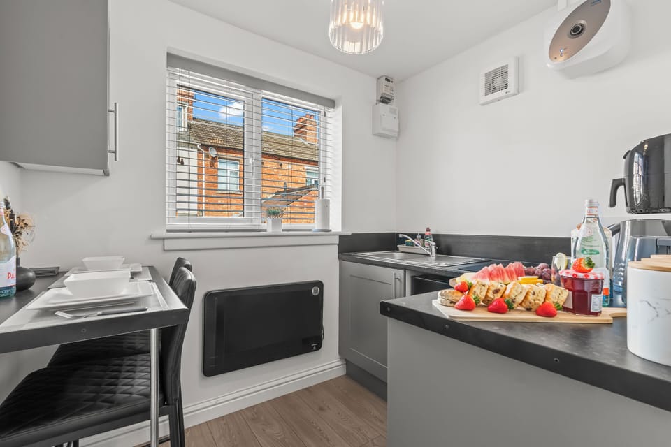 Luxury Double Room, Kitchen, Garden View | Private kitchen | Electric kettle, toaster