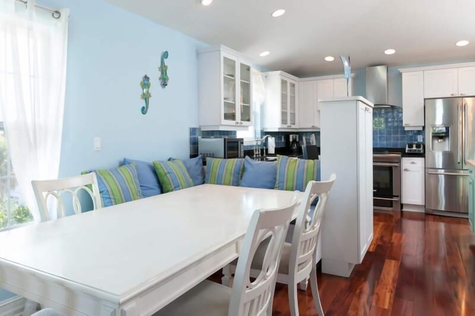 House, Multiple Beds (Key Lime Villa) | Dining