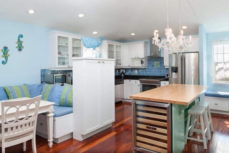 House, Multiple Beds (Key Lime Villa) | Interior