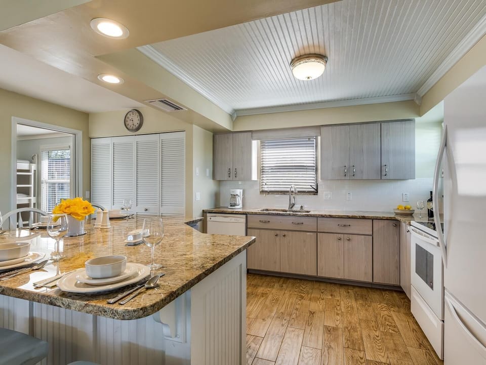 House, Multiple Beds (Island Charm) | Private kitchen | Toaster