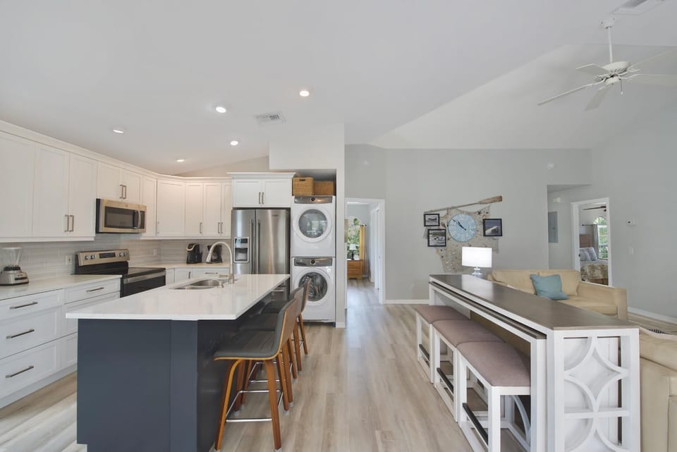 House, Multiple Beds (Hidden Treasure) | Private kitchen | Oven, toaster
