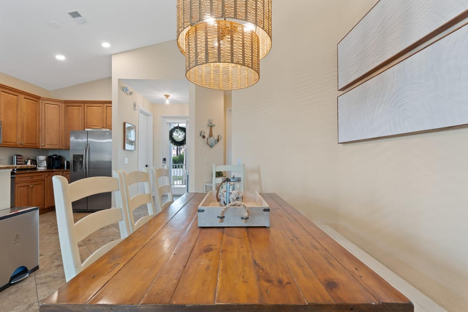House, Multiple Beds (Sea La Vie) | Dining