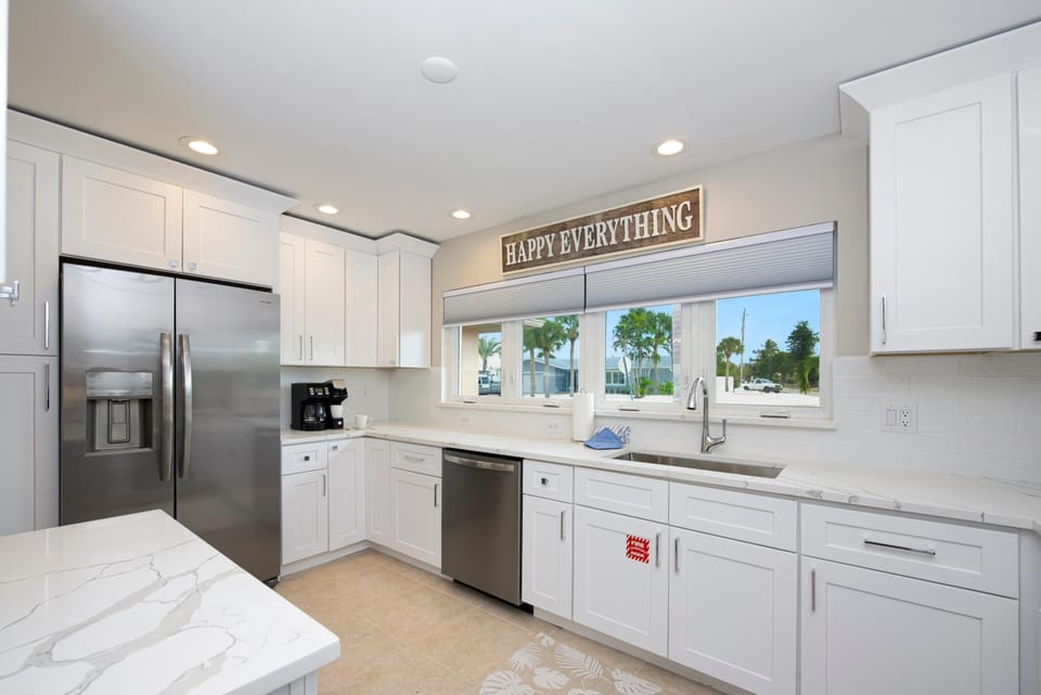 House, Multiple Beds (Sandy Breeze) | Private kitchen | Oven, toaster
