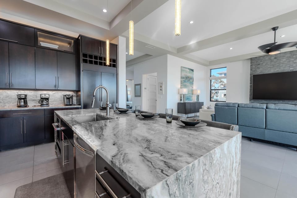 House, Multiple Beds (Black Pearl) | Private kitchen | Oven, toaster