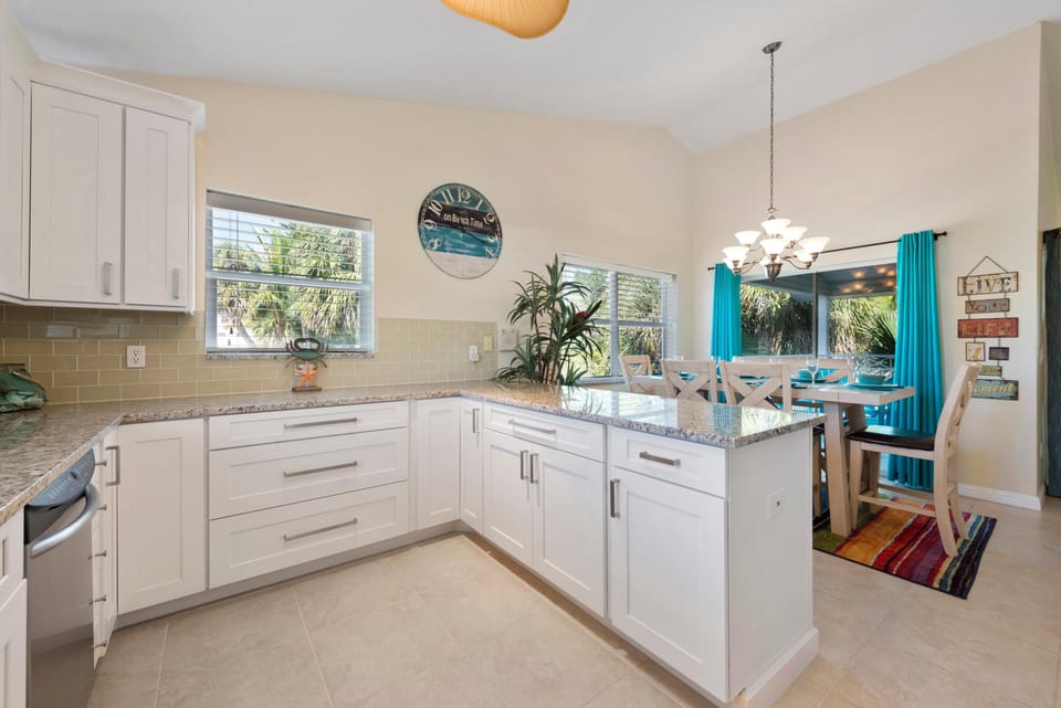 House, 1 King Bed with Sofa bed (Dolphin Dream) | Private kitchen | Oven, toaster