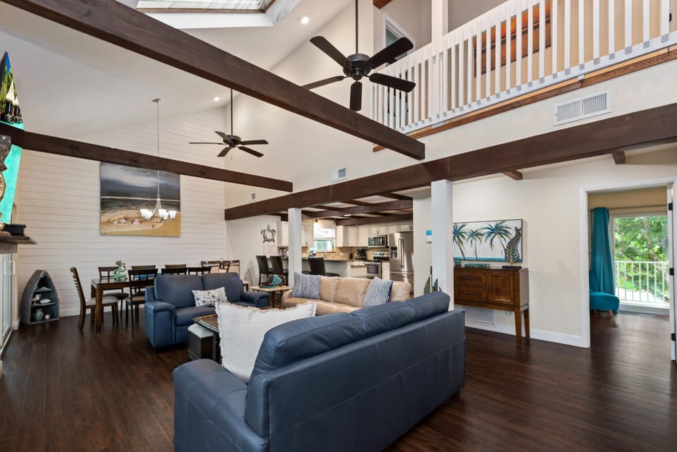 House, Multiple Beds (Great Escape-3) | Living area