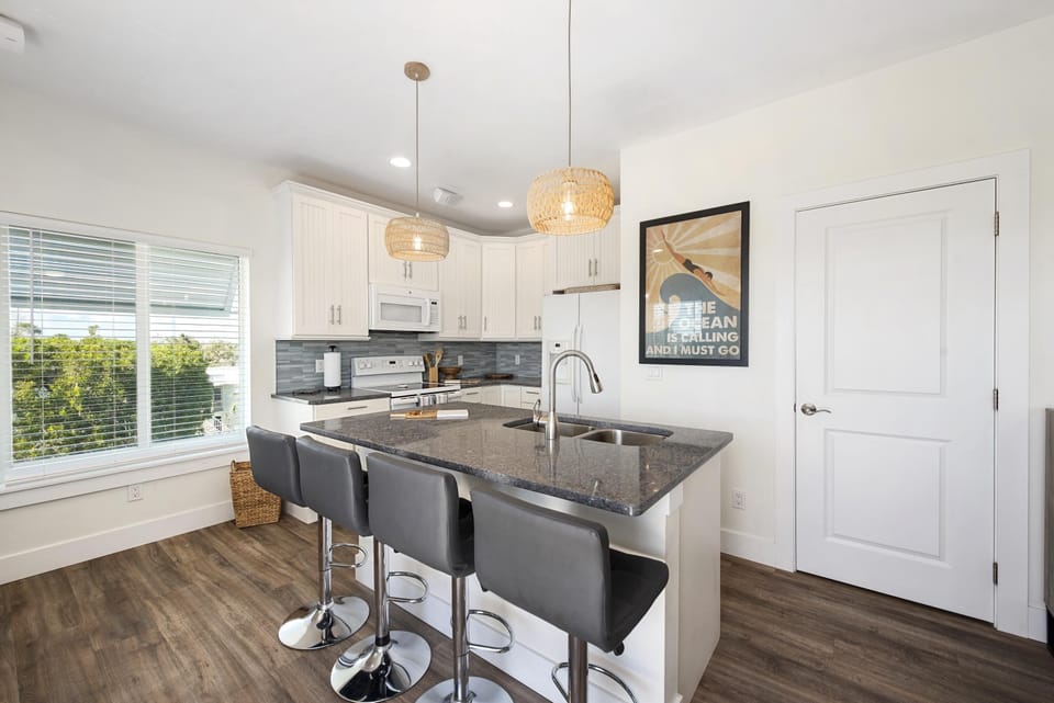 House, 1 King Bed with Sofa bed (Bluewaters Vista) | Private kitchen | Oven, toaster