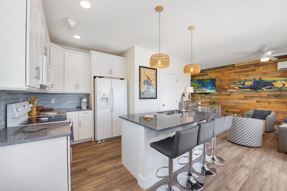House, 1 King Bed with Sofa bed (Bluewaters Vista) | Private kitchen | Oven, toaster