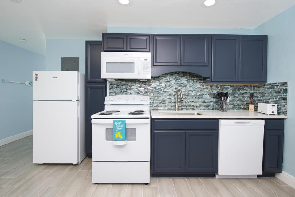 House, 1 Queen Bed with Sofa bed (MT Beach Nik #2) | Private kitchen | Toaster