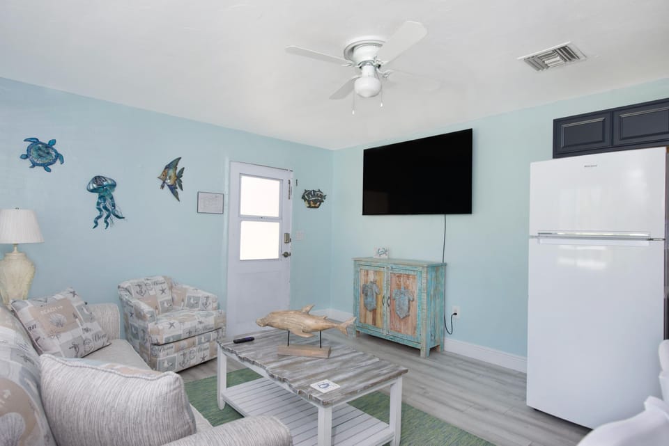 House, 1 Queen Bed with Sofa bed (MT Under the Sea #4) | Living area