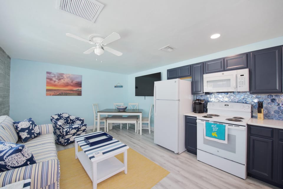 House, 1 Queen Bed with Sofa bed (MT Wind Swept #5) | Interior