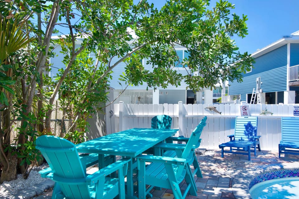 House, 1 Queen Bed with Sofa bed (MT Wind Swept #5) | Outdoor dining