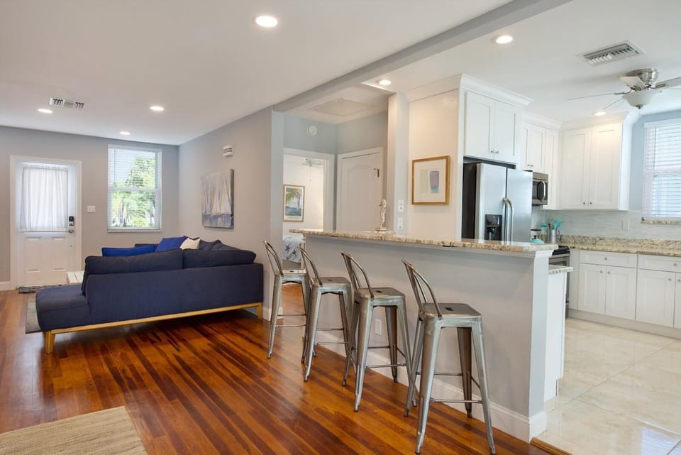 House, Multiple Beds (Blue Lizard) | Living area