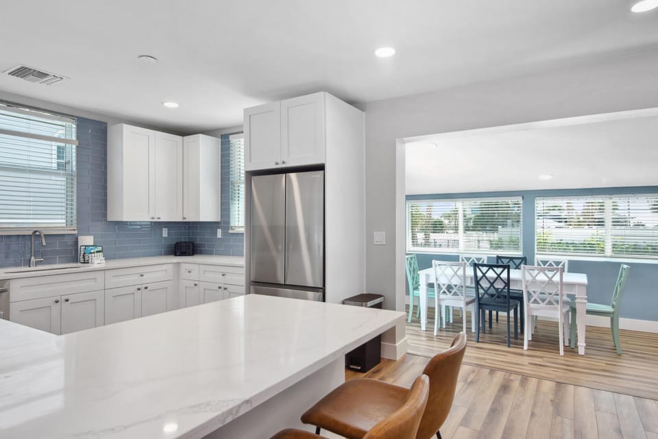 House, Multiple Beds (Blue Lizard) | Private kitchen