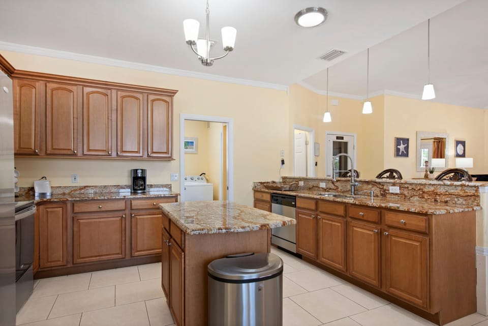 House, Multiple Beds (The Grand Mango) | Private kitchen | Toaster