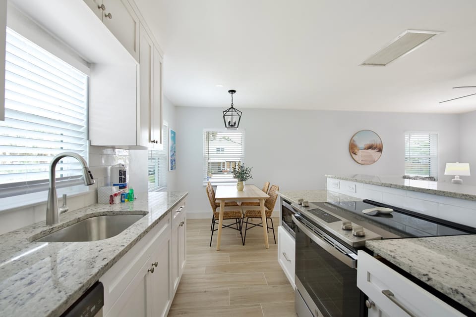 House, 1 King Bed with Sofa bed (Casa Azul A) | Private kitchen | Oven, toaster