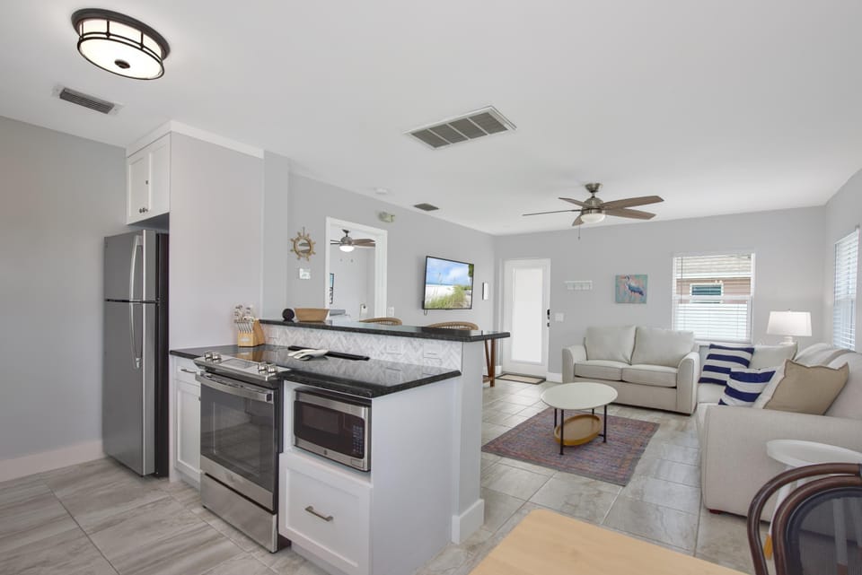 House, 1 King Bed with Sofa bed (Casa Azul B) | Private kitchen | Oven, toaster