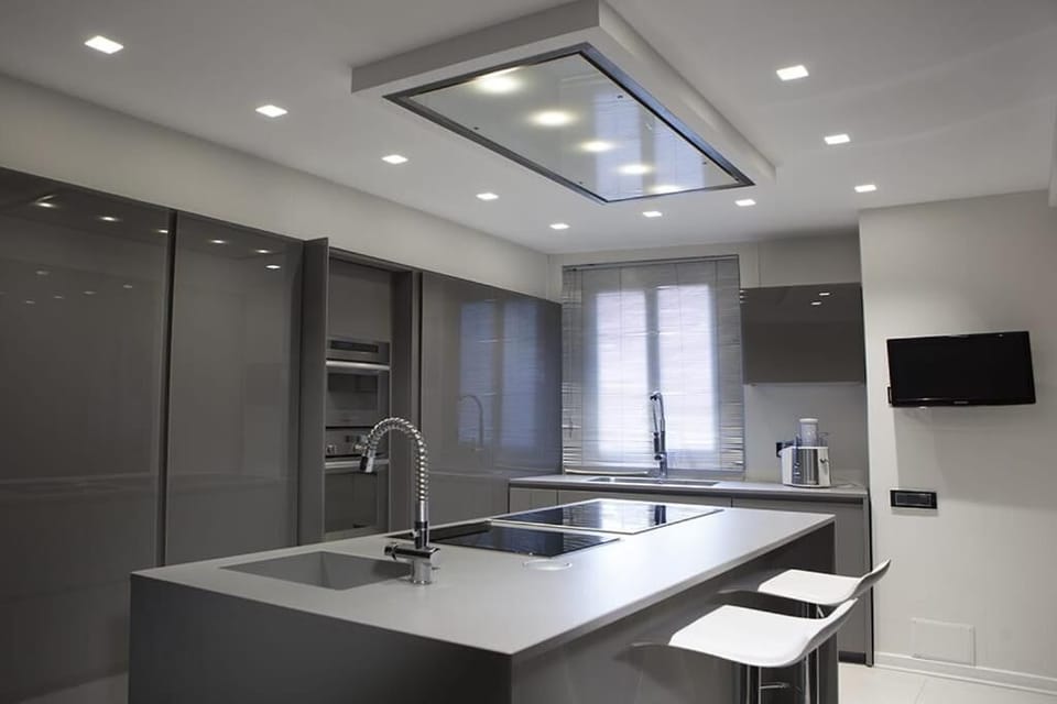 Luxury Apartment, City View | Private kitchen