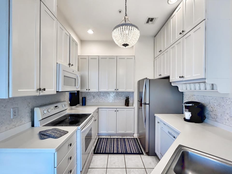 House, Multiple Beds (Sunny Canal) | Private kitchen | Oven, toaster