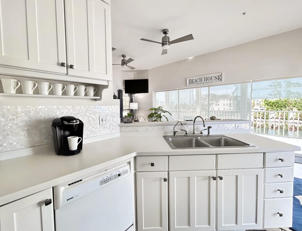 House, Multiple Beds (Sunny Canal) | Private kitchen | Oven, toaster